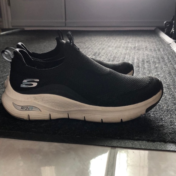 Size 8 womens archfit sketchers - Picture 1 of 6